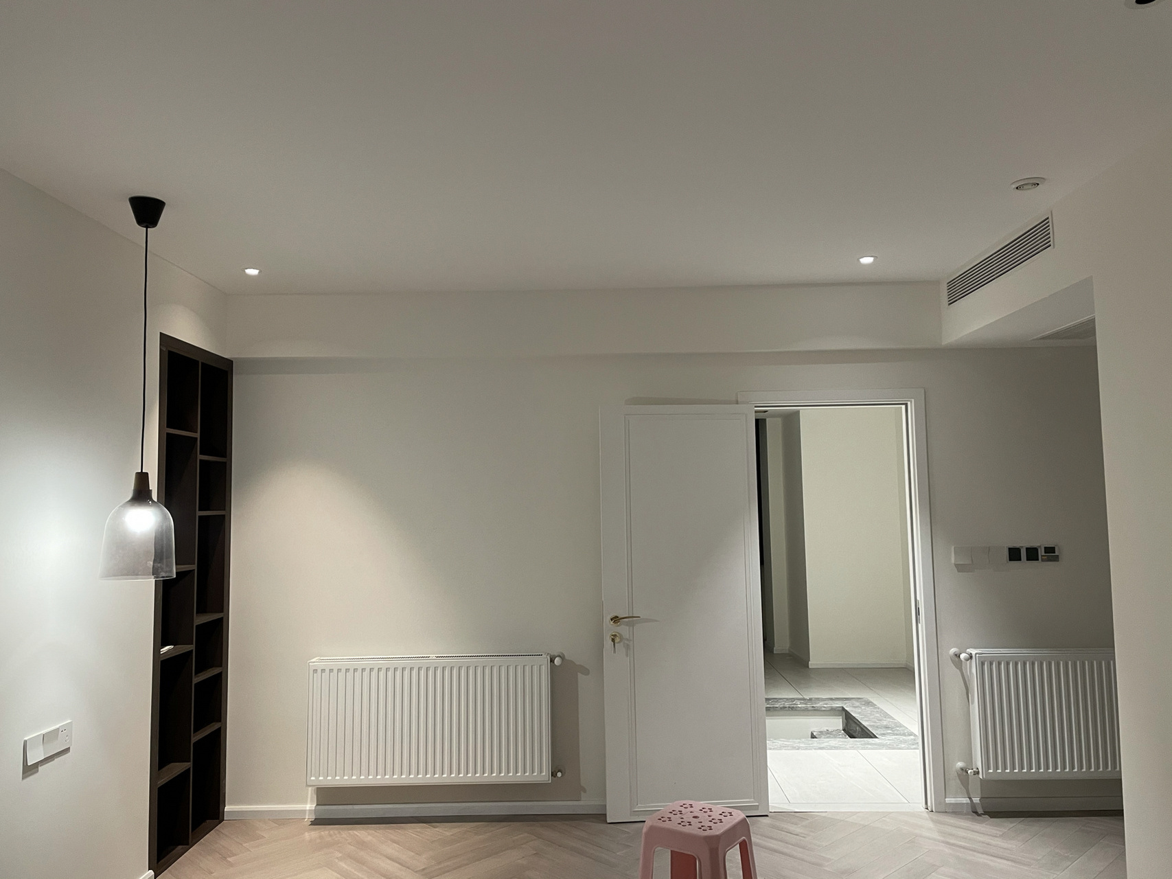 色温3000k和4000k对比 卖家发错货了,正好拍一个对比图.