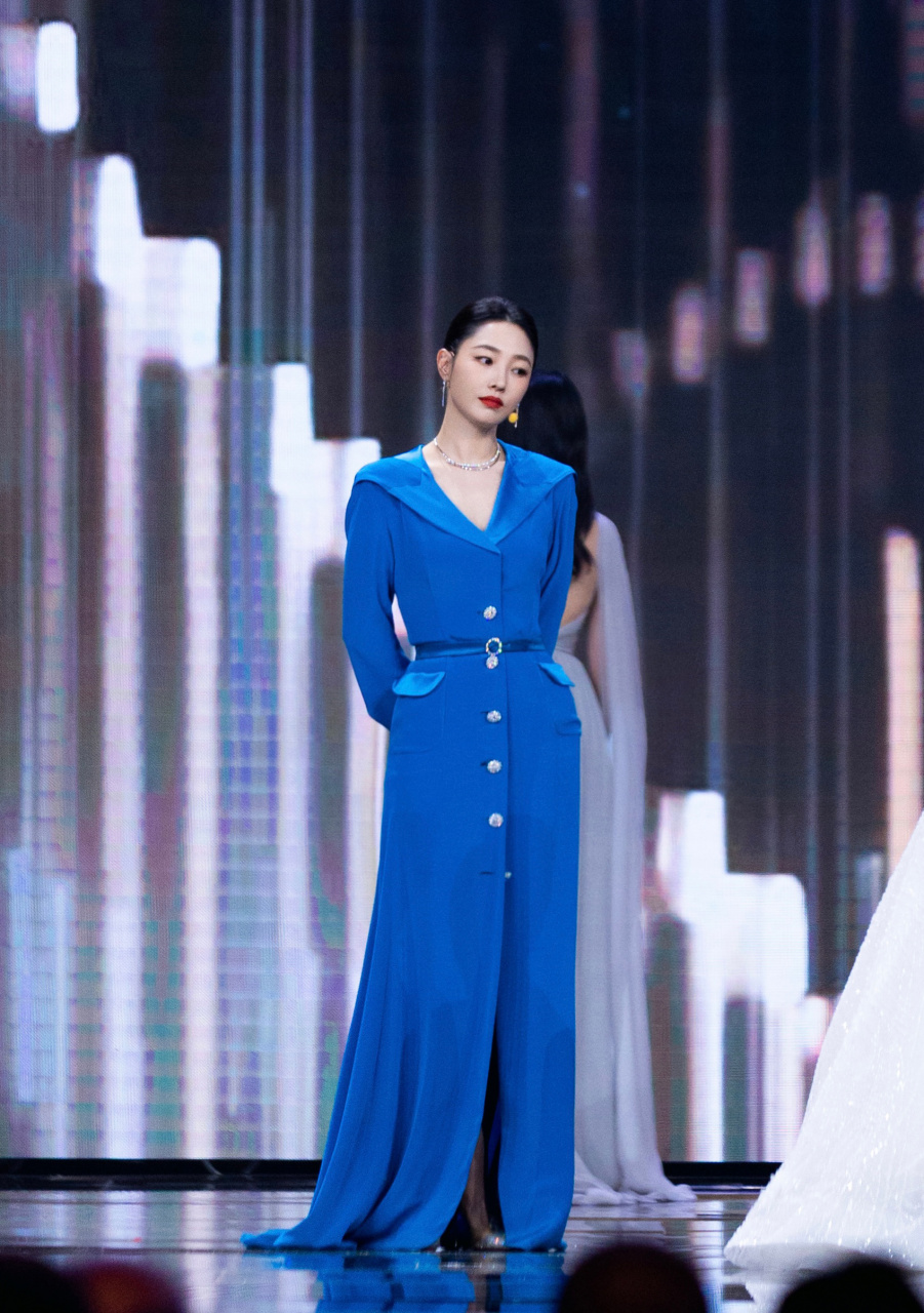 白百何 光影之夜,熠熠生辉78送上一组@白百何 #华表奖颁奖典礼