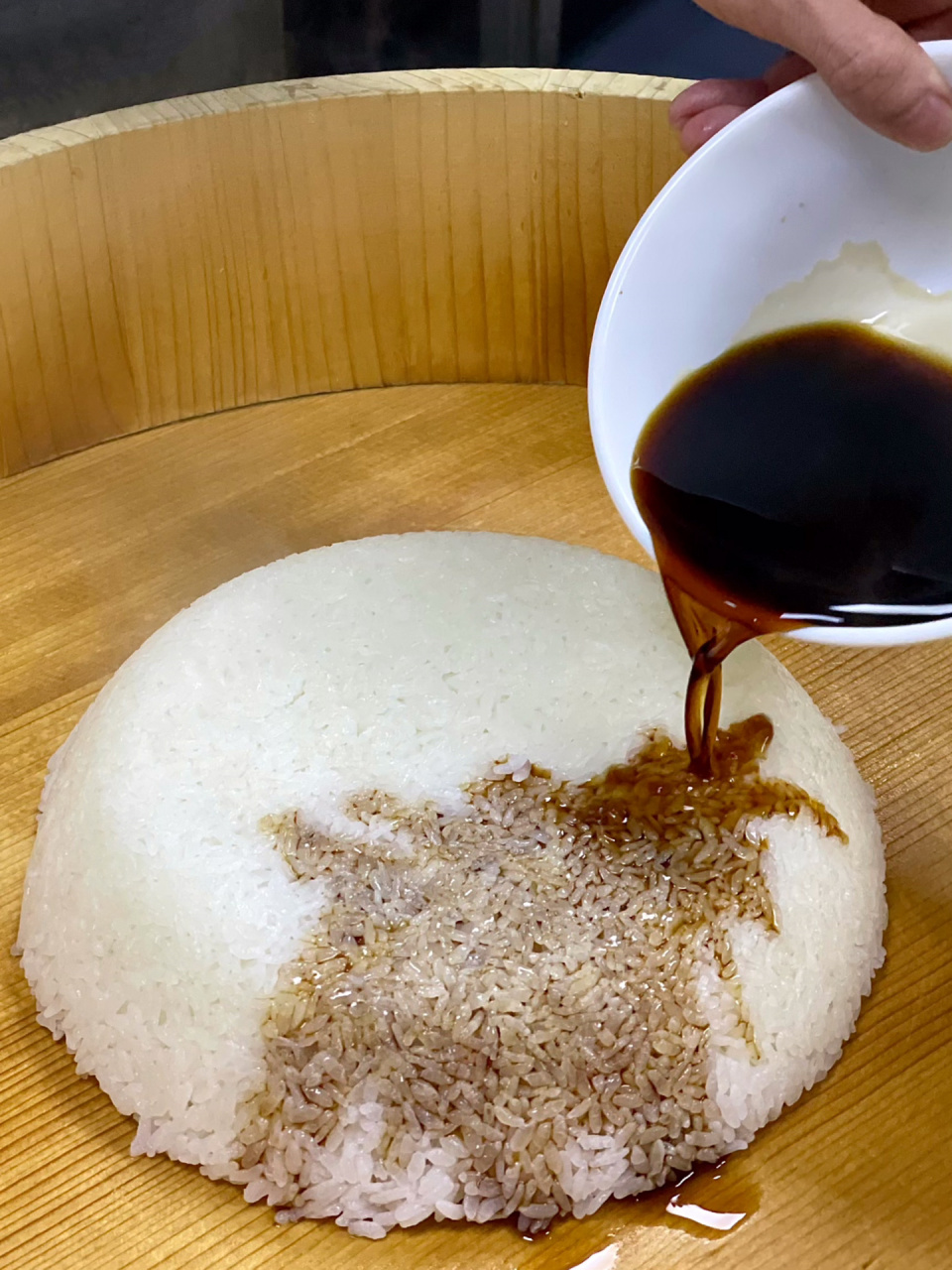 寿司的灵魂|寿司醋 赤醋是江户前褐红色的寿司 赤醋通常颜色会比较深