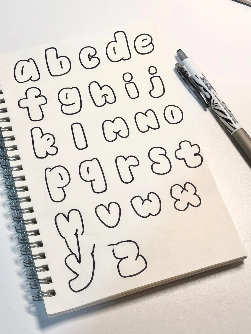 泡泡字体-26个英文字母小写 千呼万唤的小写来啦 可以临摹f发作品请at