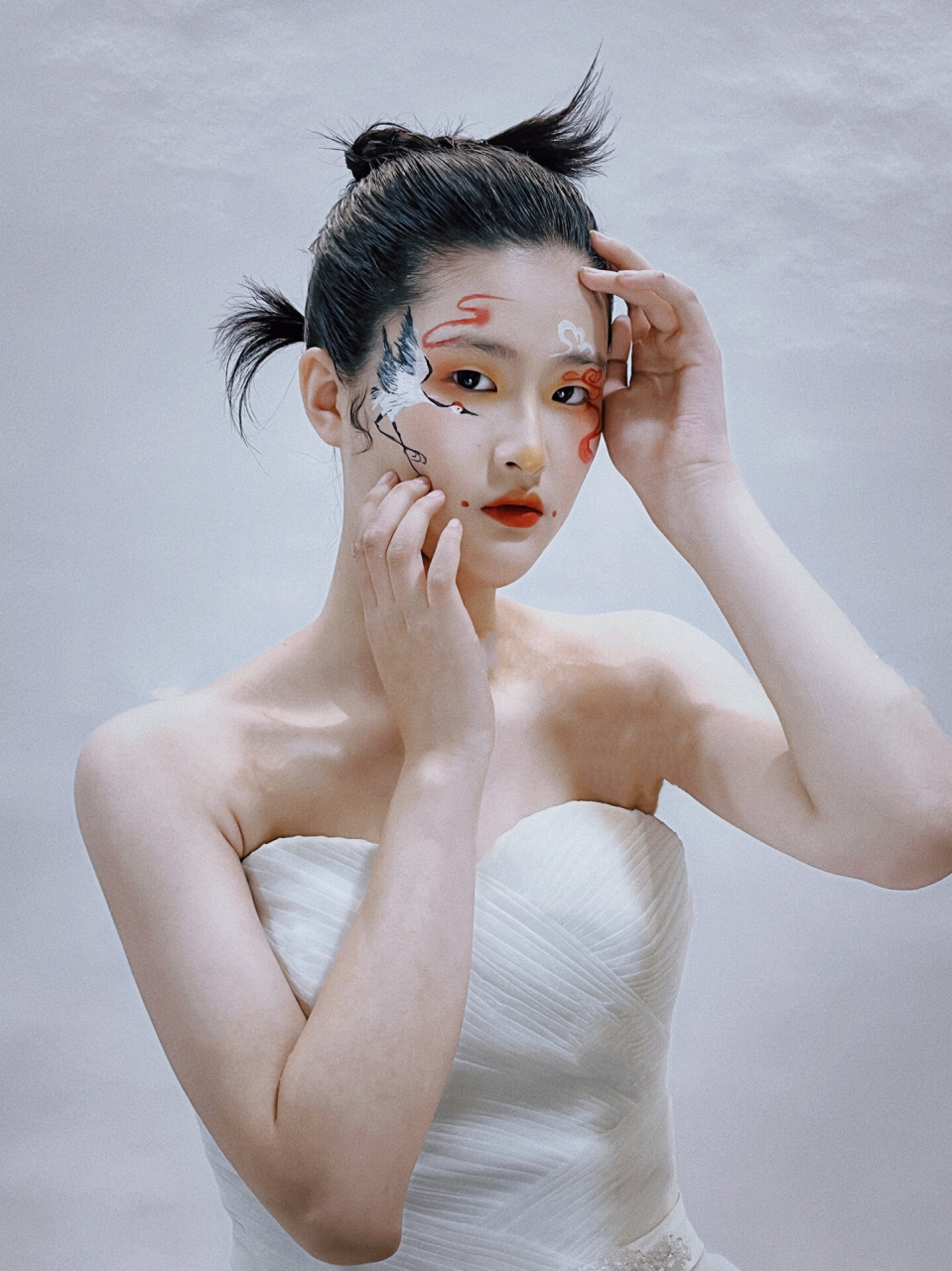 中国风秀场t台妆容 创意彩绘中国风秀场妆容分享