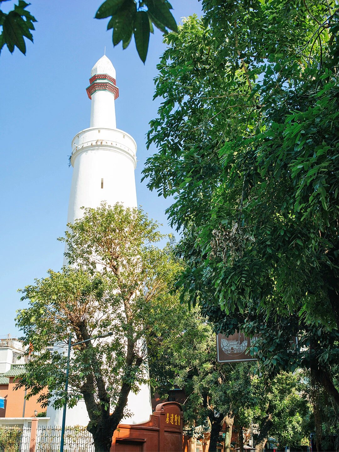 广东广州怀圣寺 【景区简介】这是中国最早兴建的清真寺,又称光塔寺