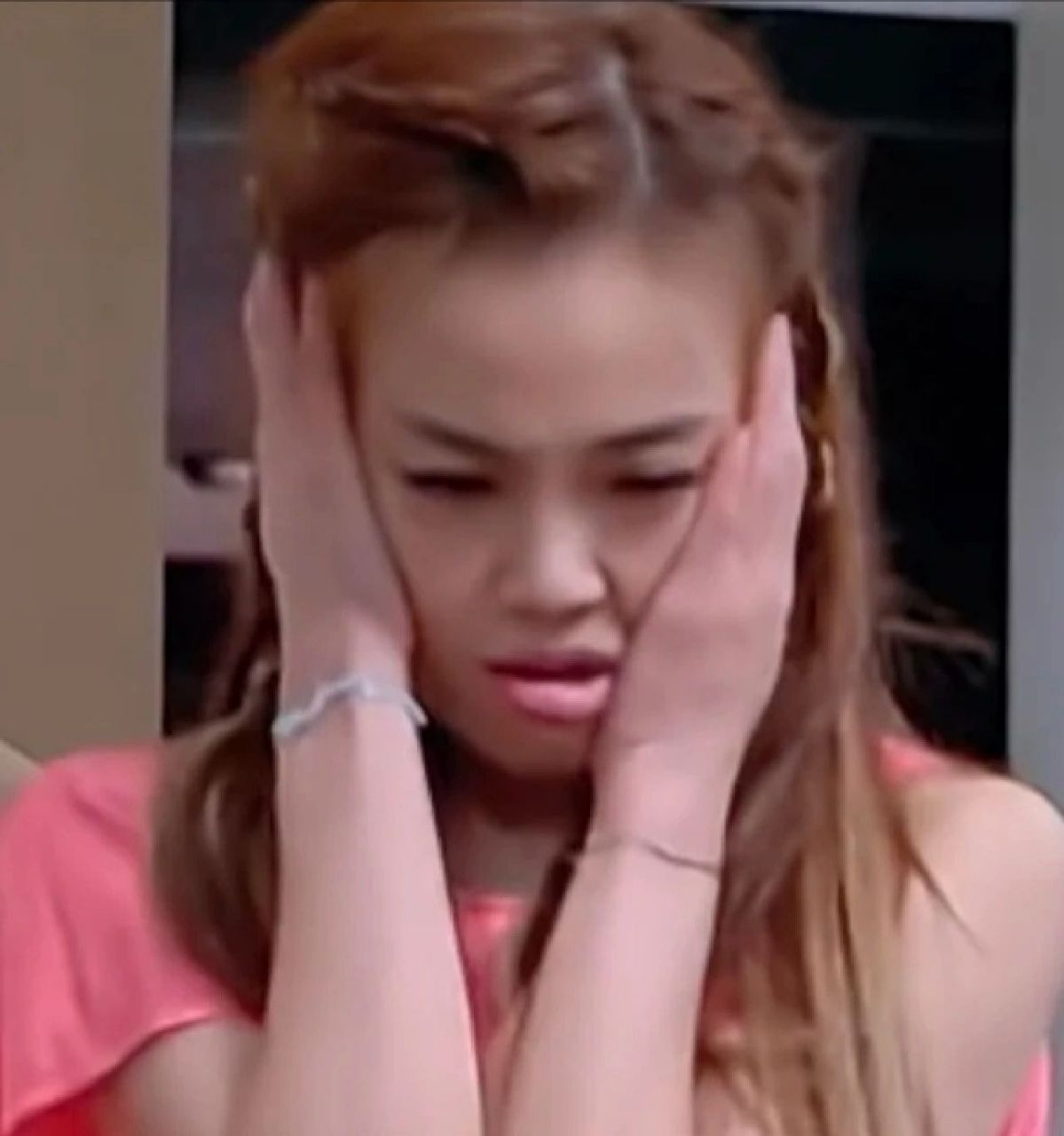 容祖儿和这个表情包. 真的好像啊