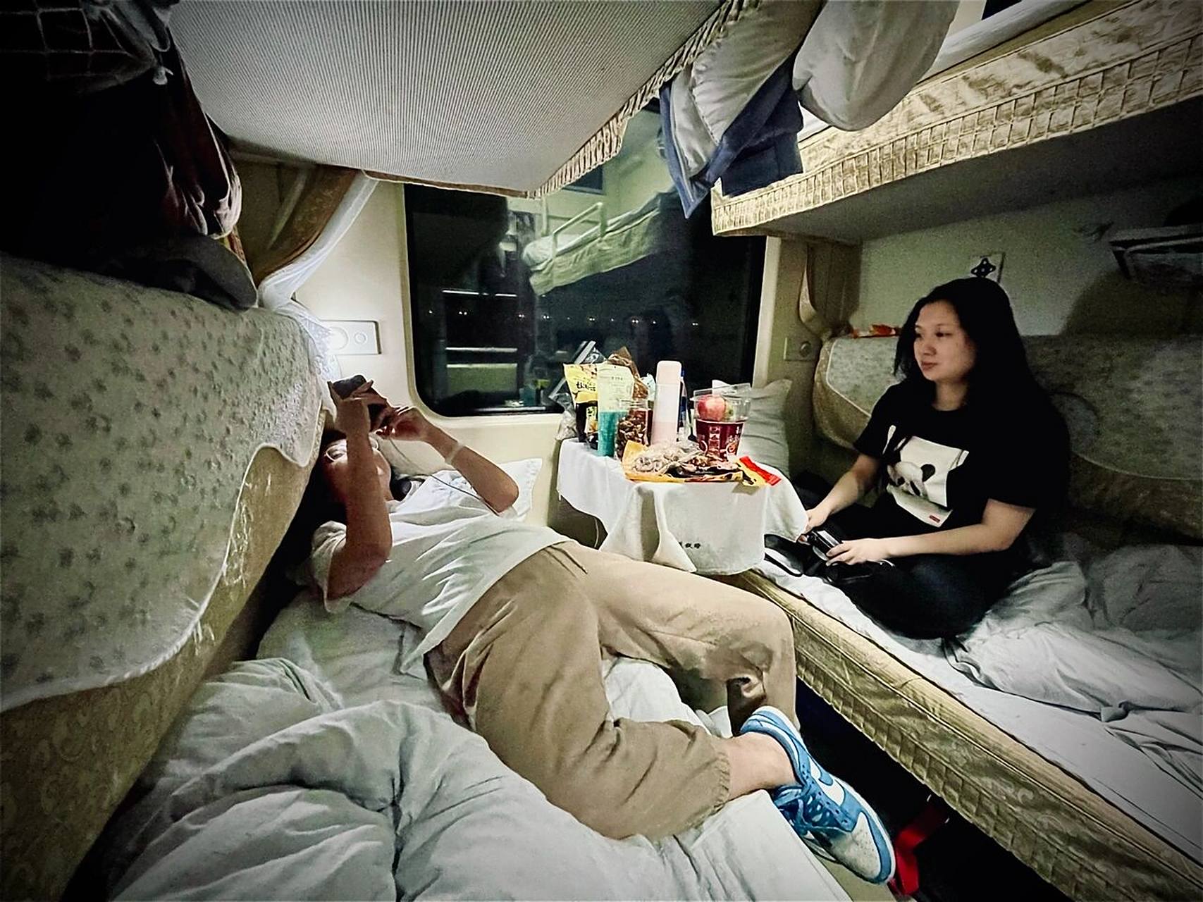 上海-拉萨 z164/5 列车软卧内景 行程刚刚过半,已经抵达西宁换乘有氧