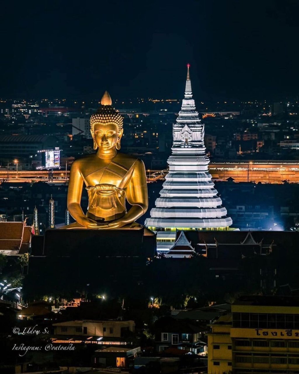曼谷新地标|水门寺大佛 水门寺巨大佛像,也是曼谷代表性的最新地标,呈