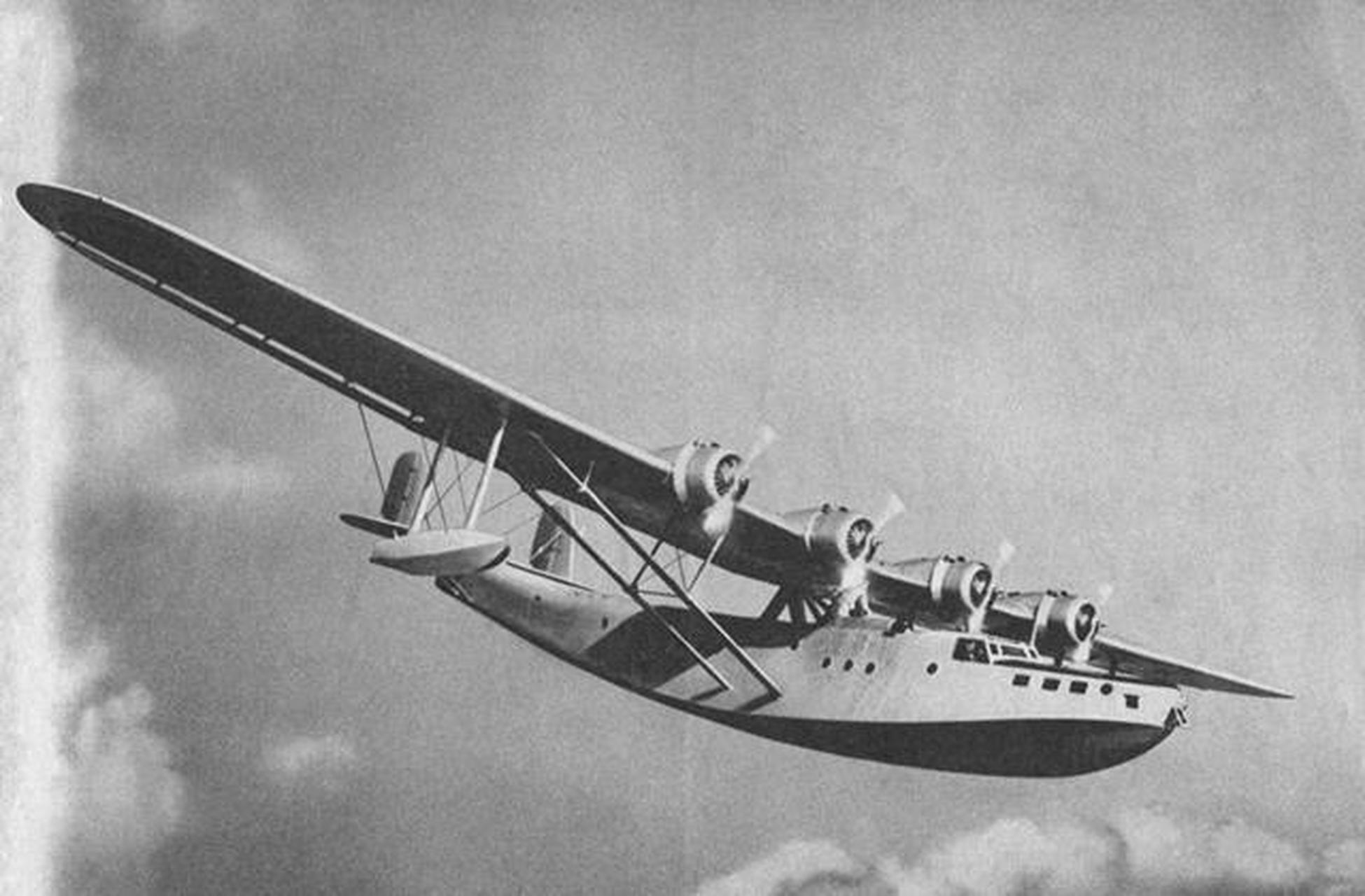 b17重型轰炸机大战日本川西h6k大型水上飞机 1942 年 11 月,瓜达尔卡