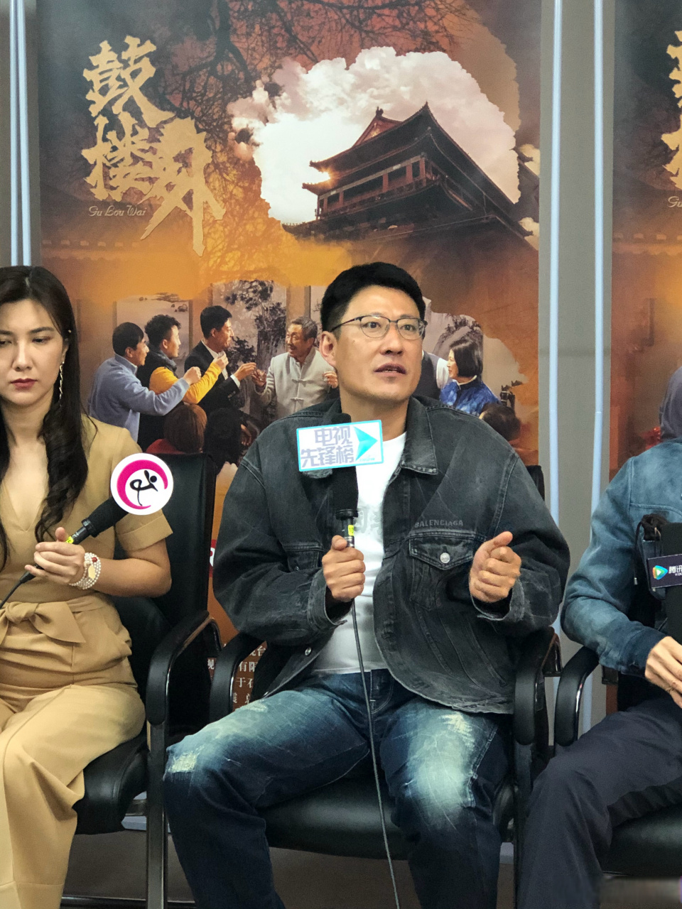 今日,电视剧#鼓楼外# 导演于震,主演海一天,边潇潇,毕彦君,辛月和李桓