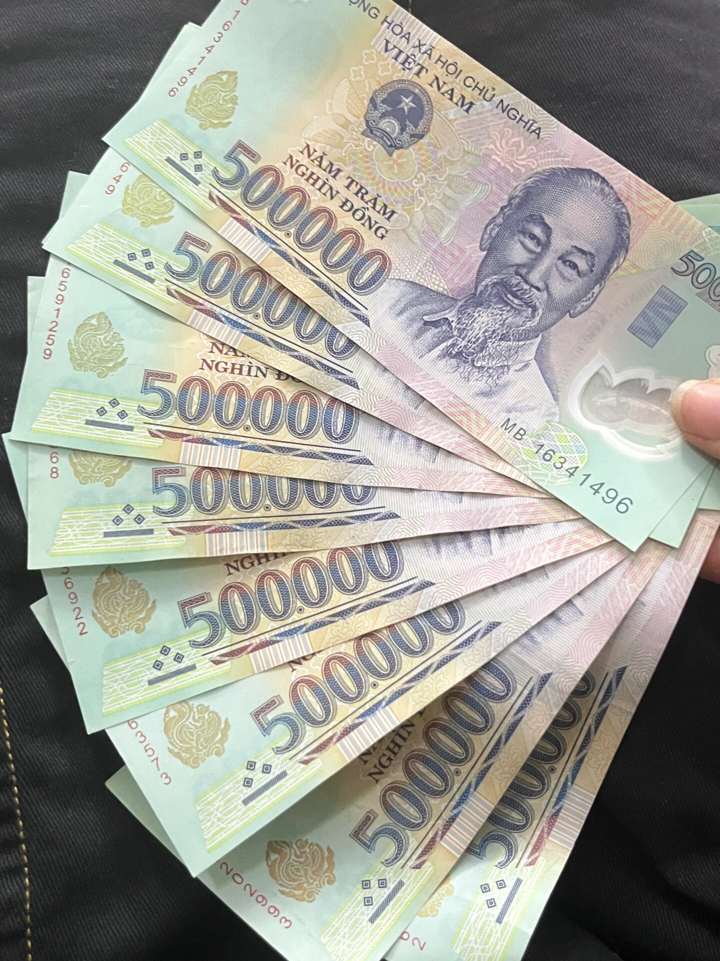 … 9张50万越南盾 相当于1360rmb 今晚四个人