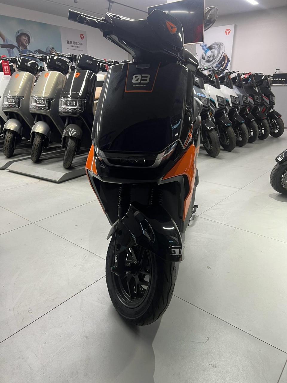 ttfar1200w电机,6块23安石墨烯电池,前后双碟刹,无钥匙开启电源.