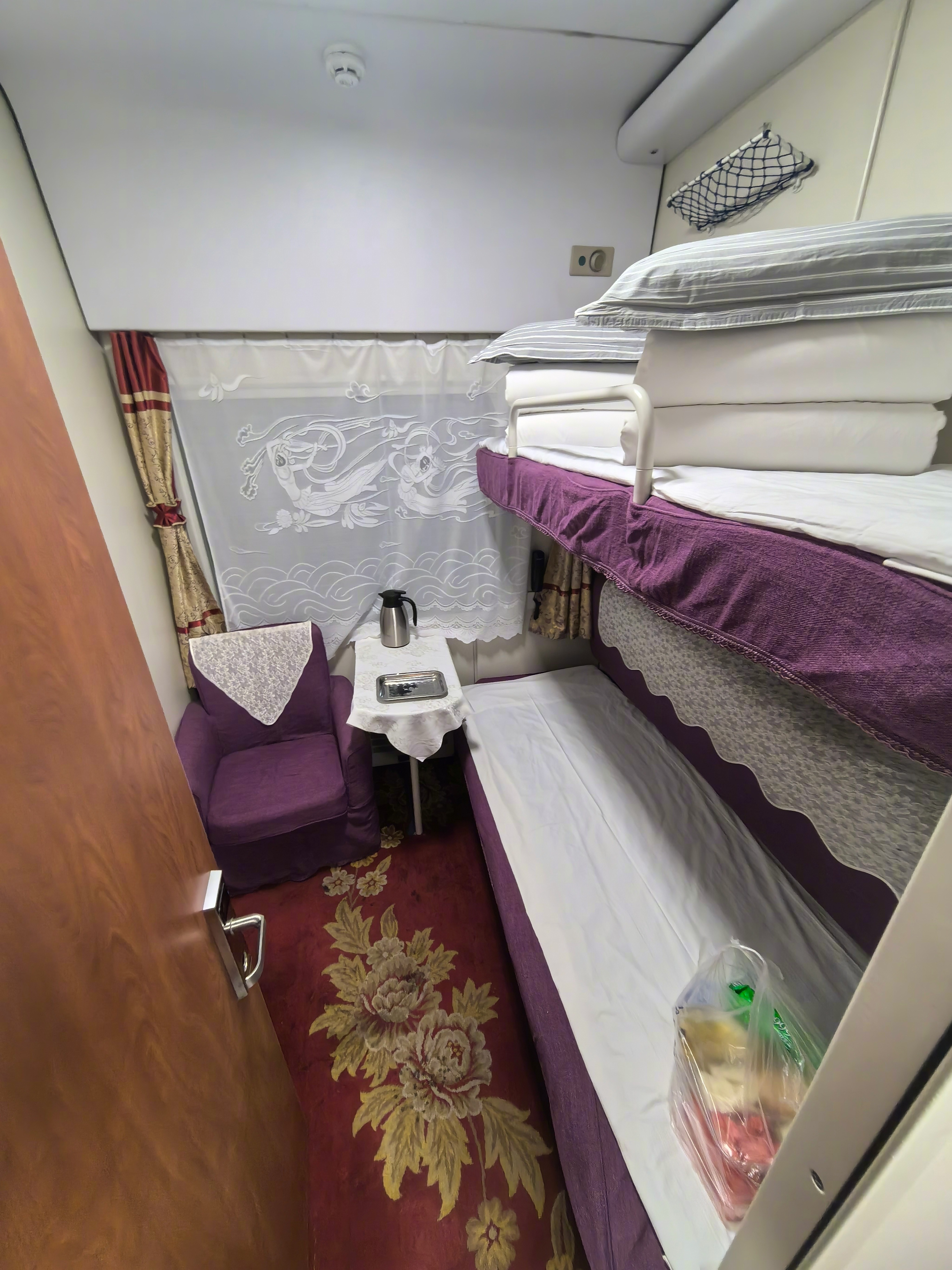 这辈子第一次坐软卧,游记杀青了,从嘉峪关去兰州,坐一宿,明早从兰州坐