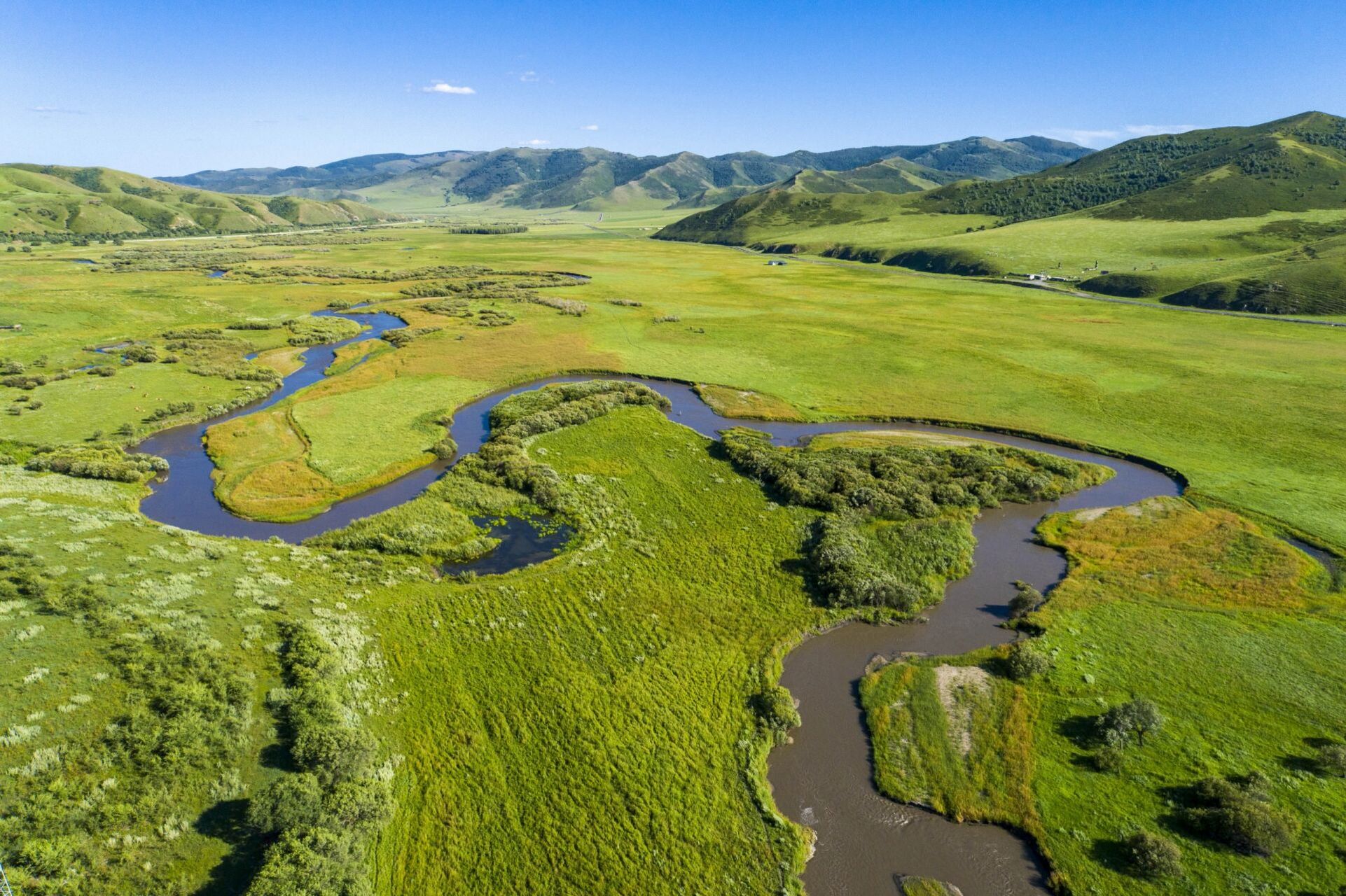 内蒙古之美二:乌兰毛都草原 内蒙古乌兰毛都草原是中国北方最大的草原