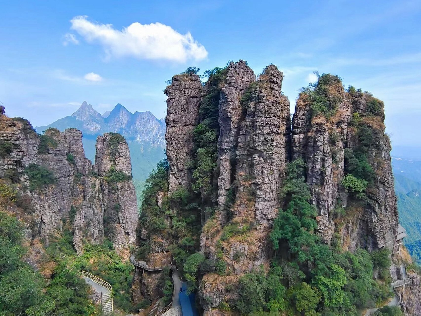 广西瑶山风景形容图片