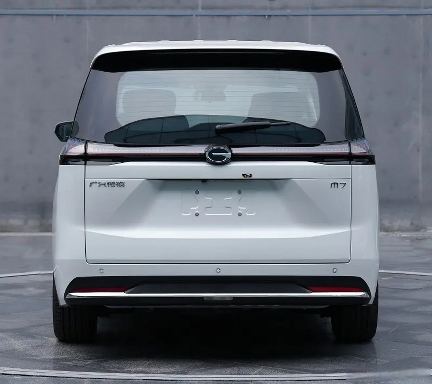 外观设计前卫  7月14日,工信部网站公布了广汽传祺全新mpv车型传祺e8