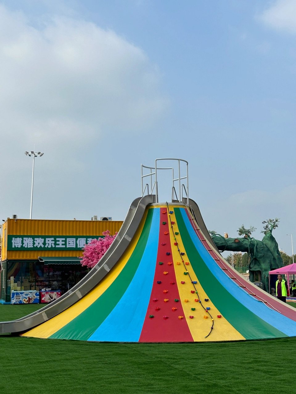 博雅欢乐世界 首先说一下他的地理位置吧 就是在衡阳市铁一中附近 讲