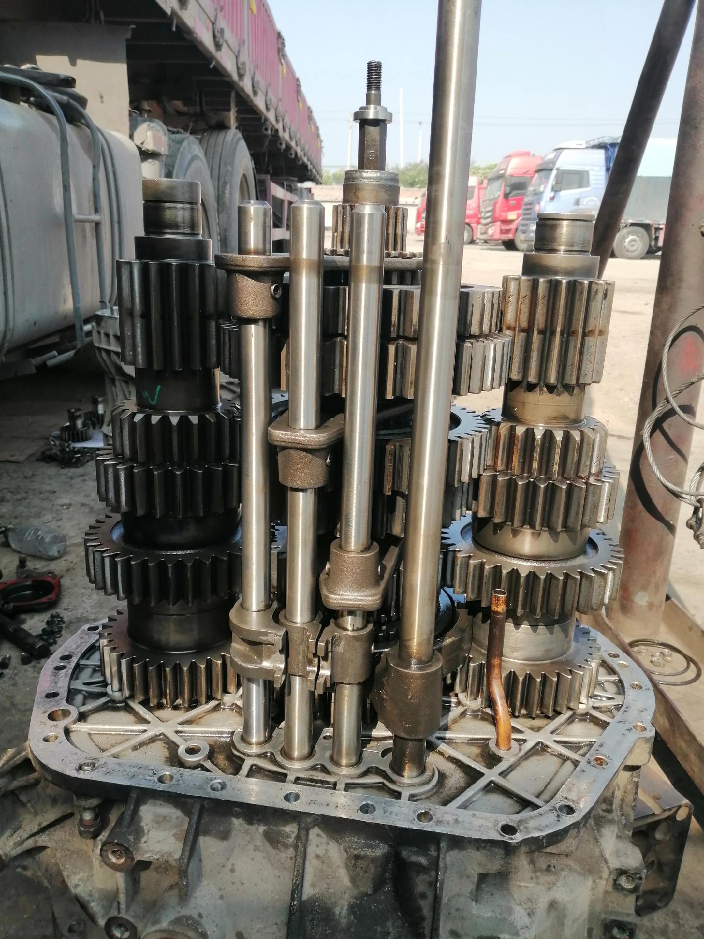 重汽16档变速箱维修