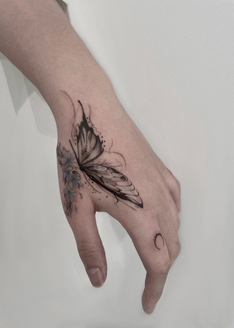 手背纹身·蝴蝶 花卉·温哥华纹身 7415手背纹身·蝴蝶 花卉,根据