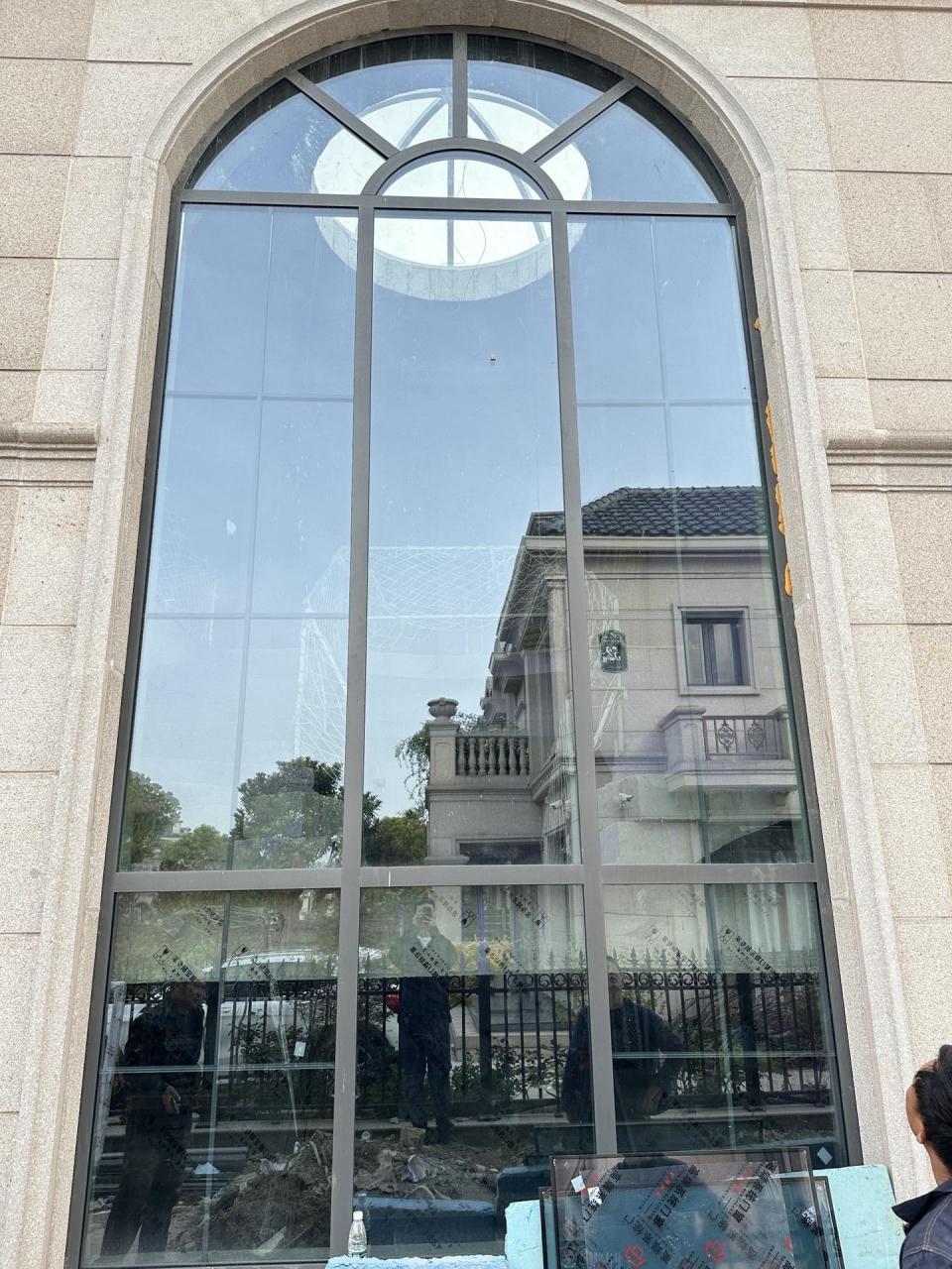 小王带您一招分辨门窗玻璃的好坏.