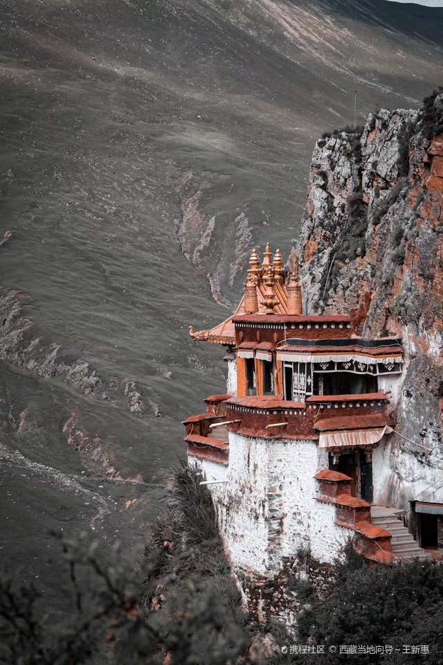 5000米悬崖峭壁上孤独的扎叶巴寺_扎耶巴寺攻略