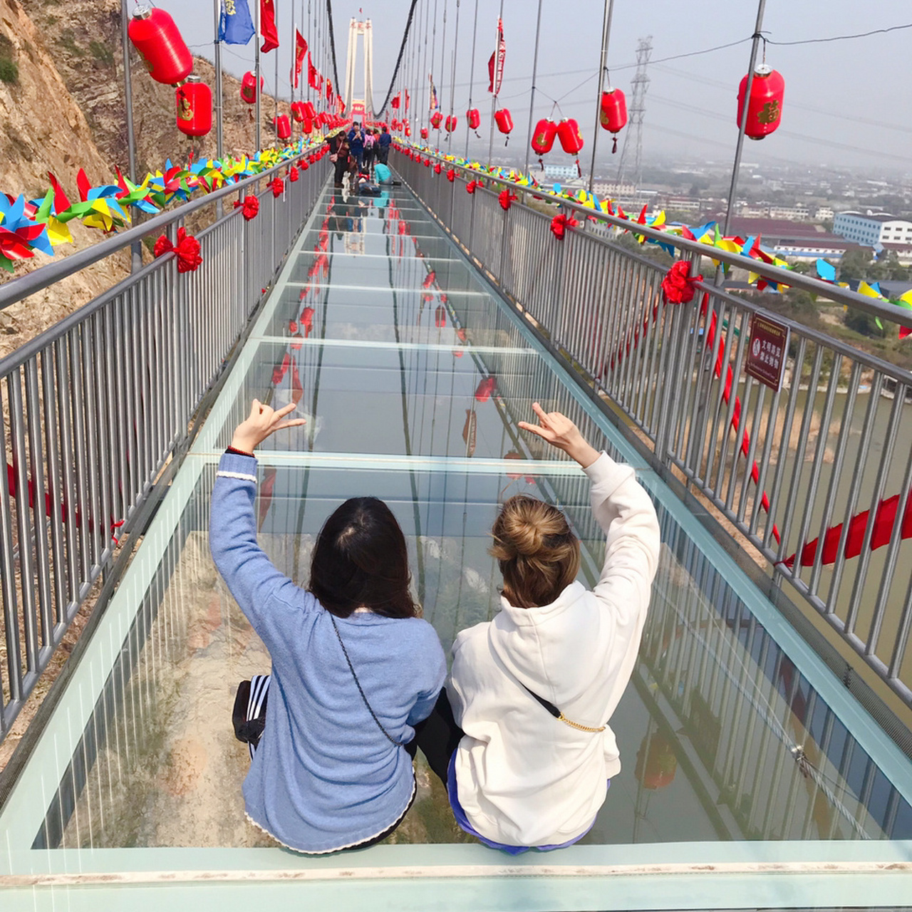 打卡常州龙凤谷玻璃栈道,有特价票的时候买的60一个人,平时美团上买