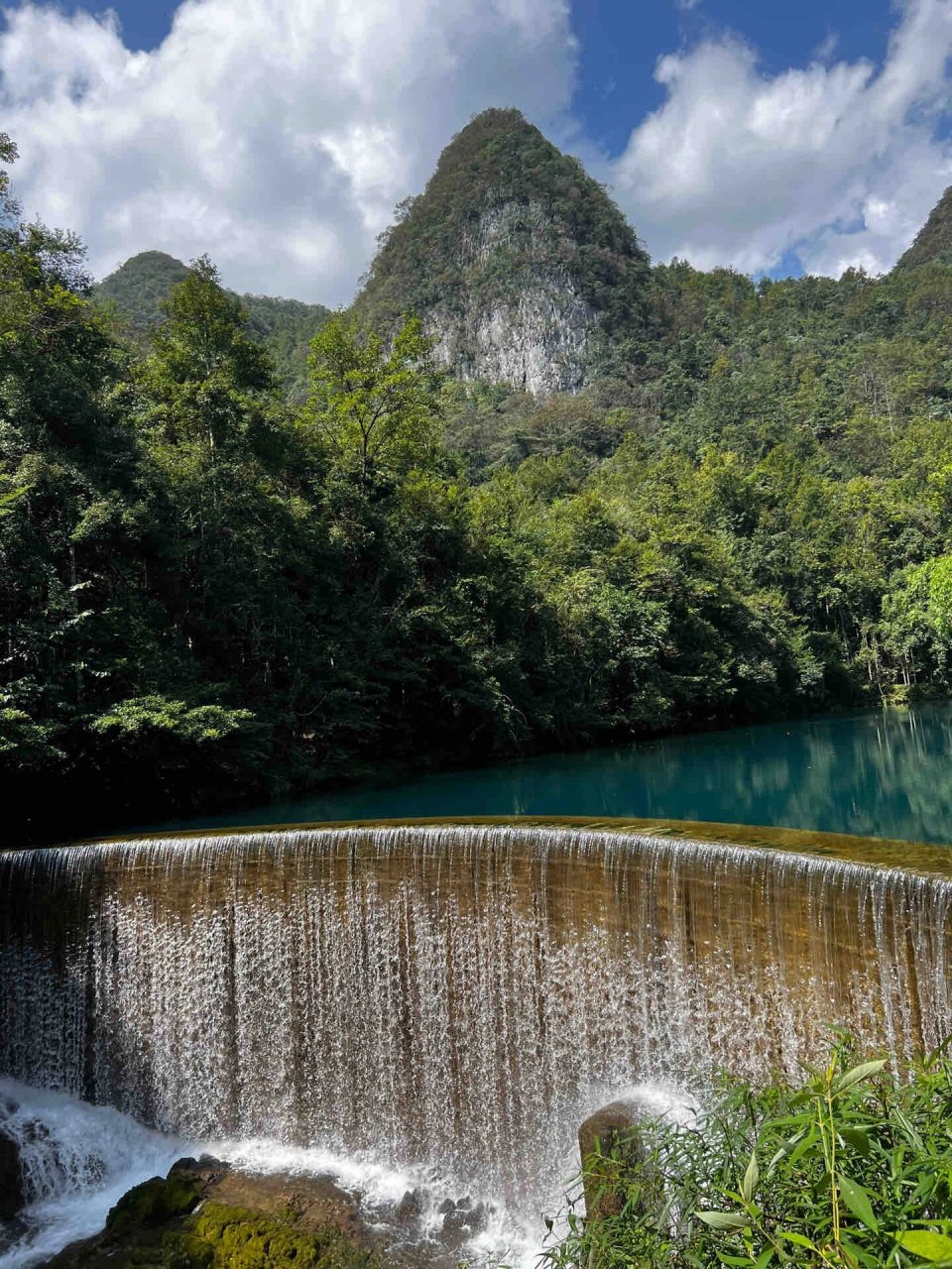 荔波小七孔之卧龙潭 第一站卧龙潭就惊艳了.