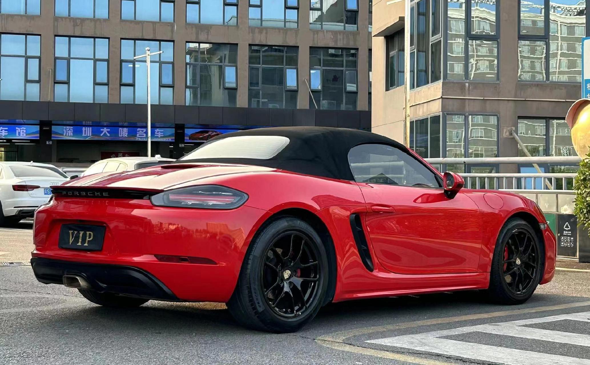 2020年保时捷718 boxster 选配龙年红配色 18寸轮毂 14向座椅 双离合
