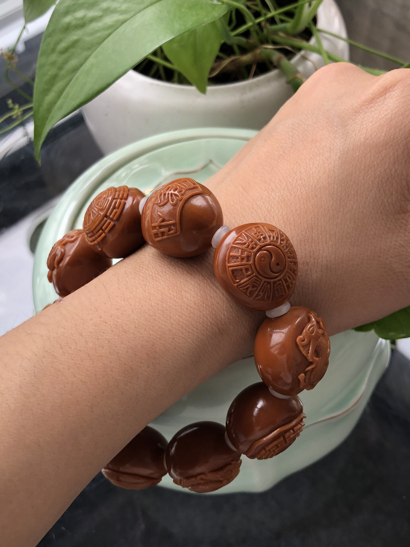 橄榄核雕精品四象八卦