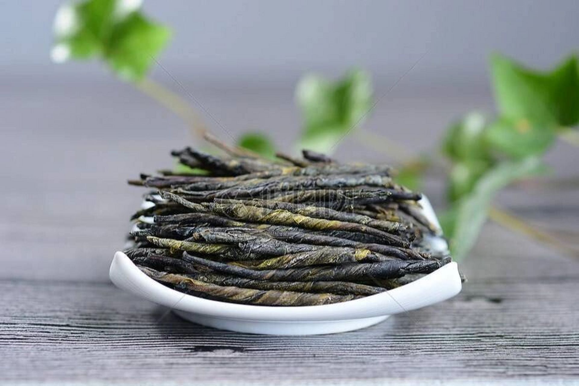 青城山苦丁茶 老话常说喝酒越喝越醉,喝茶越喝越清醒.