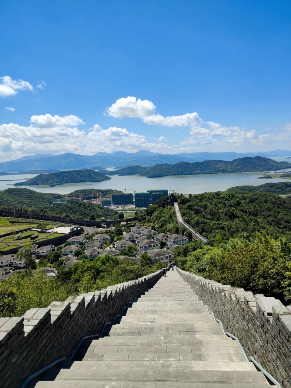 宁波61海上长城 位于宁波奉化黄贤村 距离宁波市区44公里,差不多1个