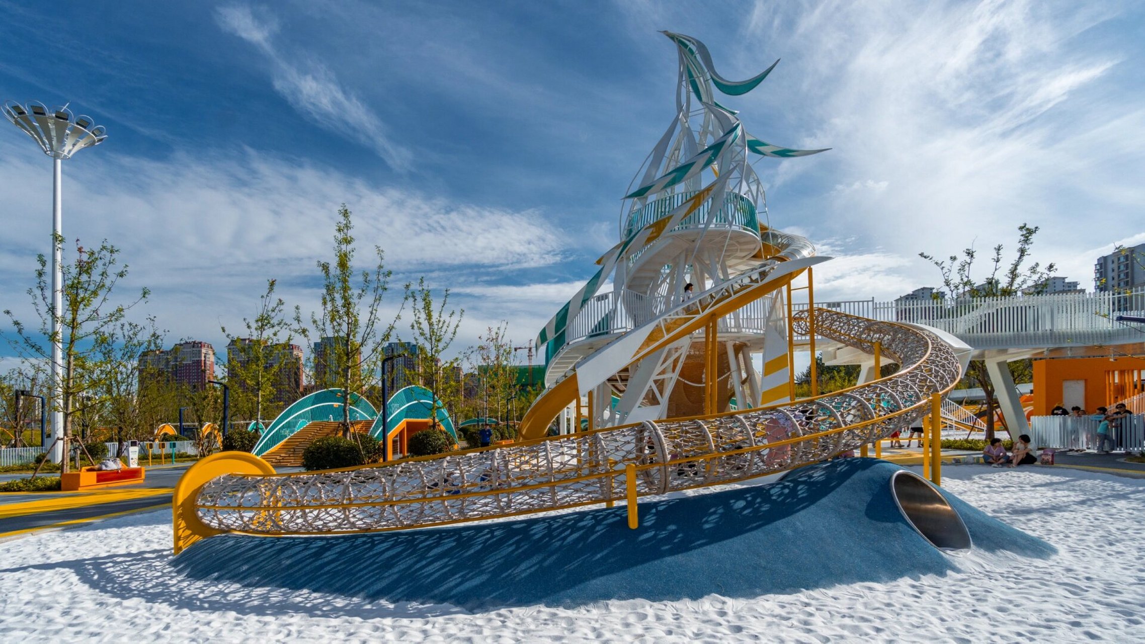 莱山凤凰湖公园打卡圣地 凤凰湖公园位于山东烟台莱山区 是集儿童娱乐