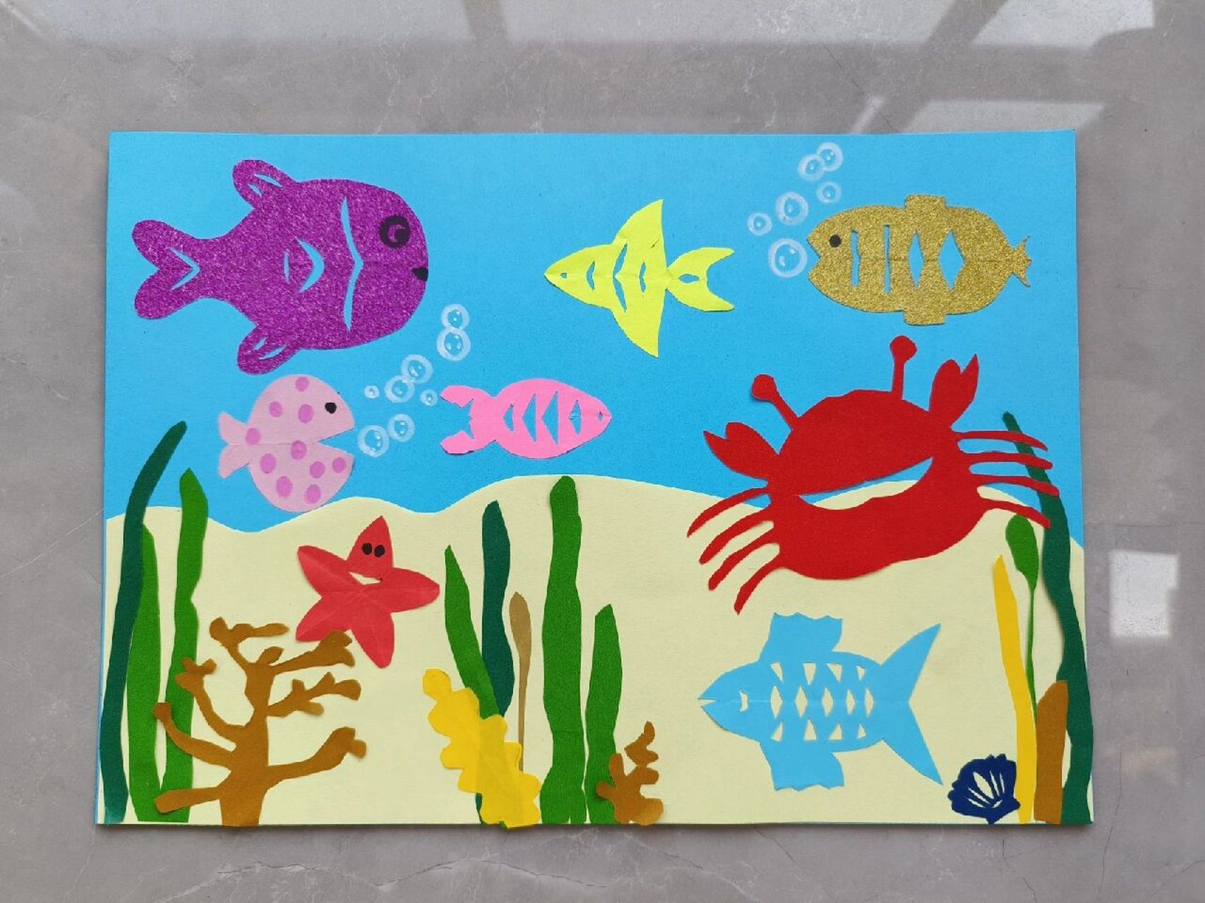 轴对称图形剪纸贴画