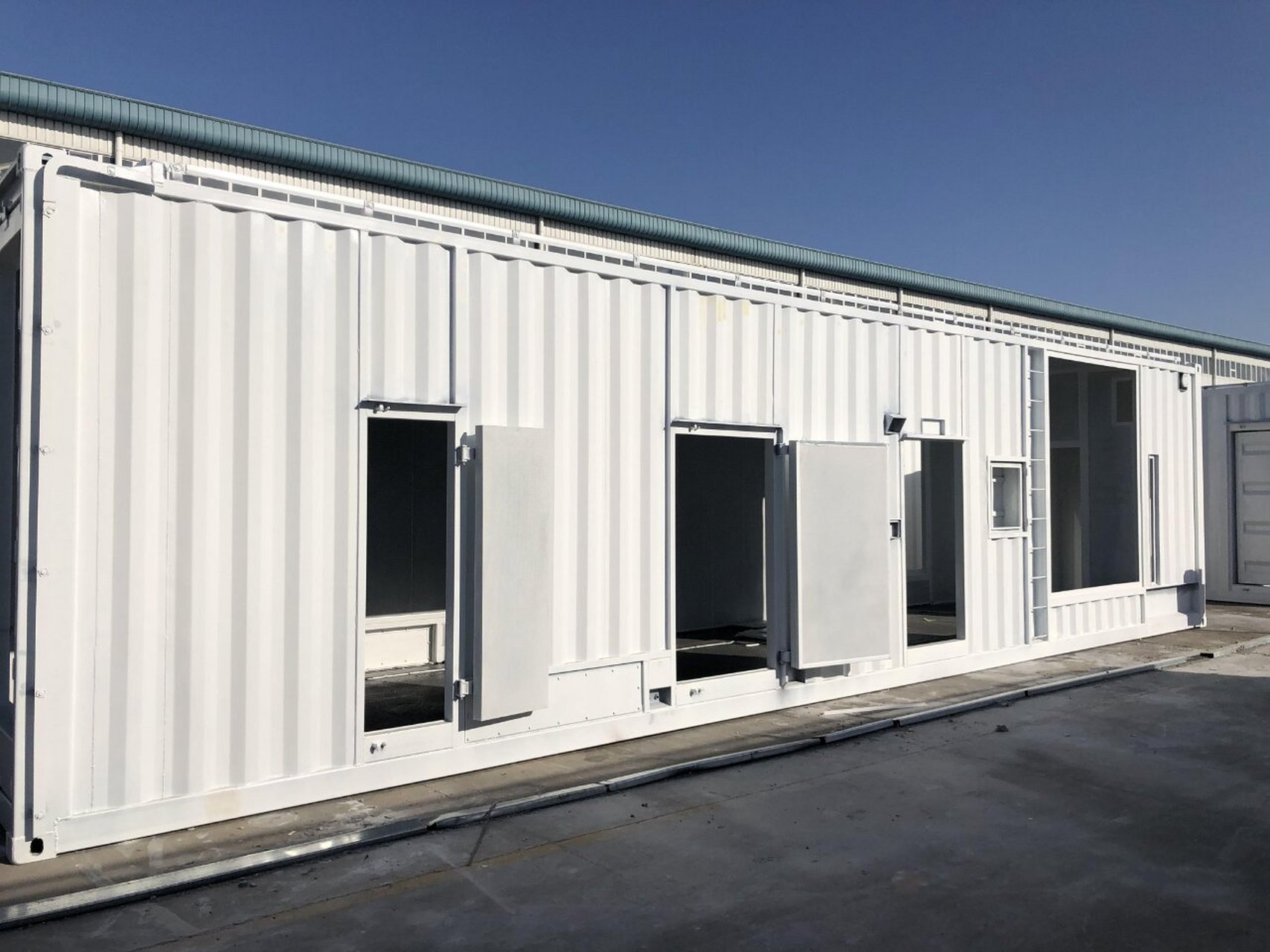 电力建设:储能集装箱可以作为可移动的发电机组设备,用于填补电力供应