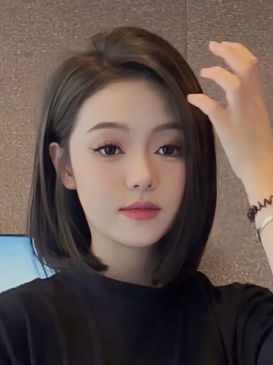 少女系减龄齐肩短发推荐,超级显脸小的一款发型蓬松感让整个头发包住