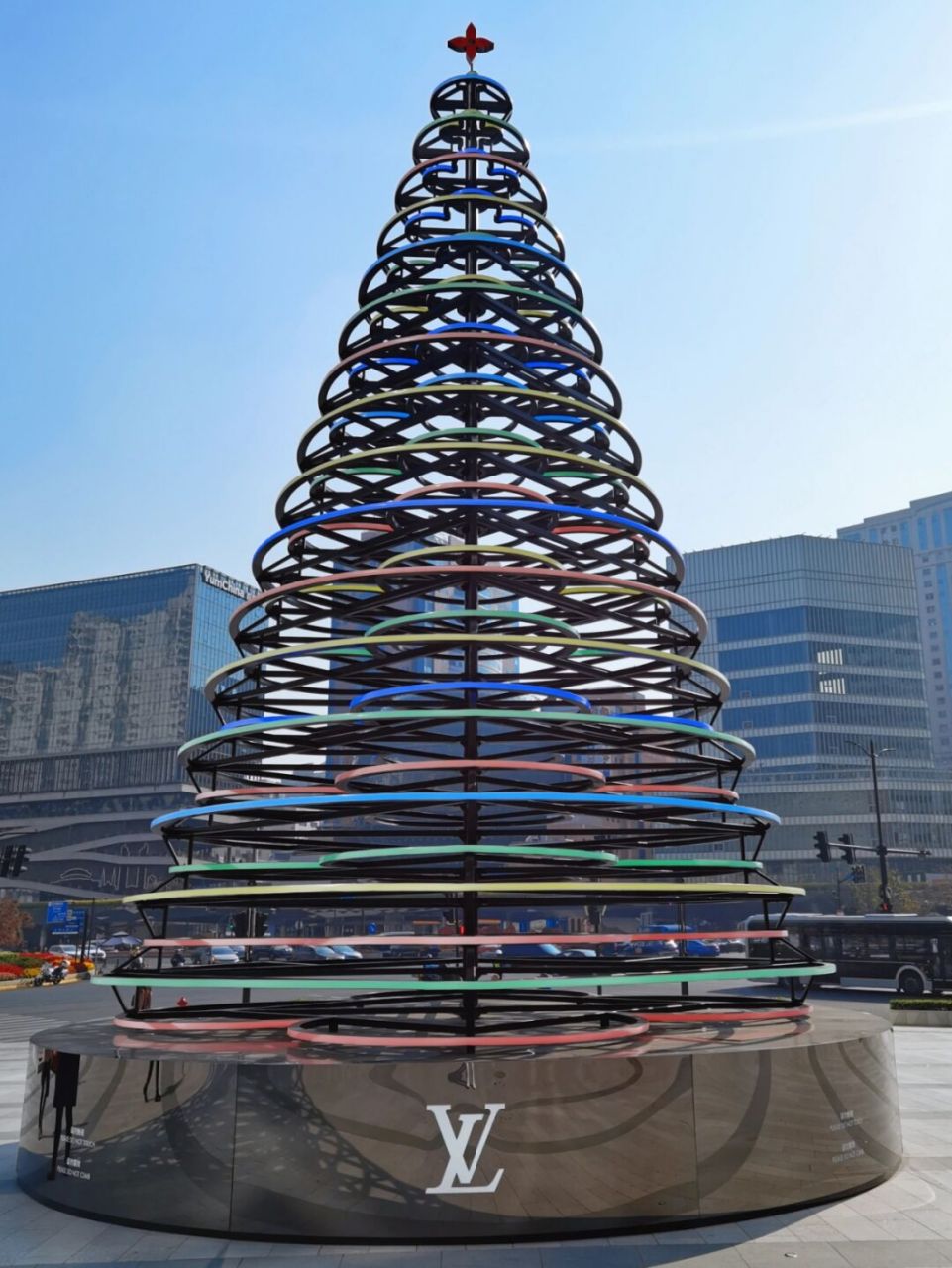 lv圣诞树 ～2021圣诞树收集 港汇恒隆广场门前的lv圣诞树