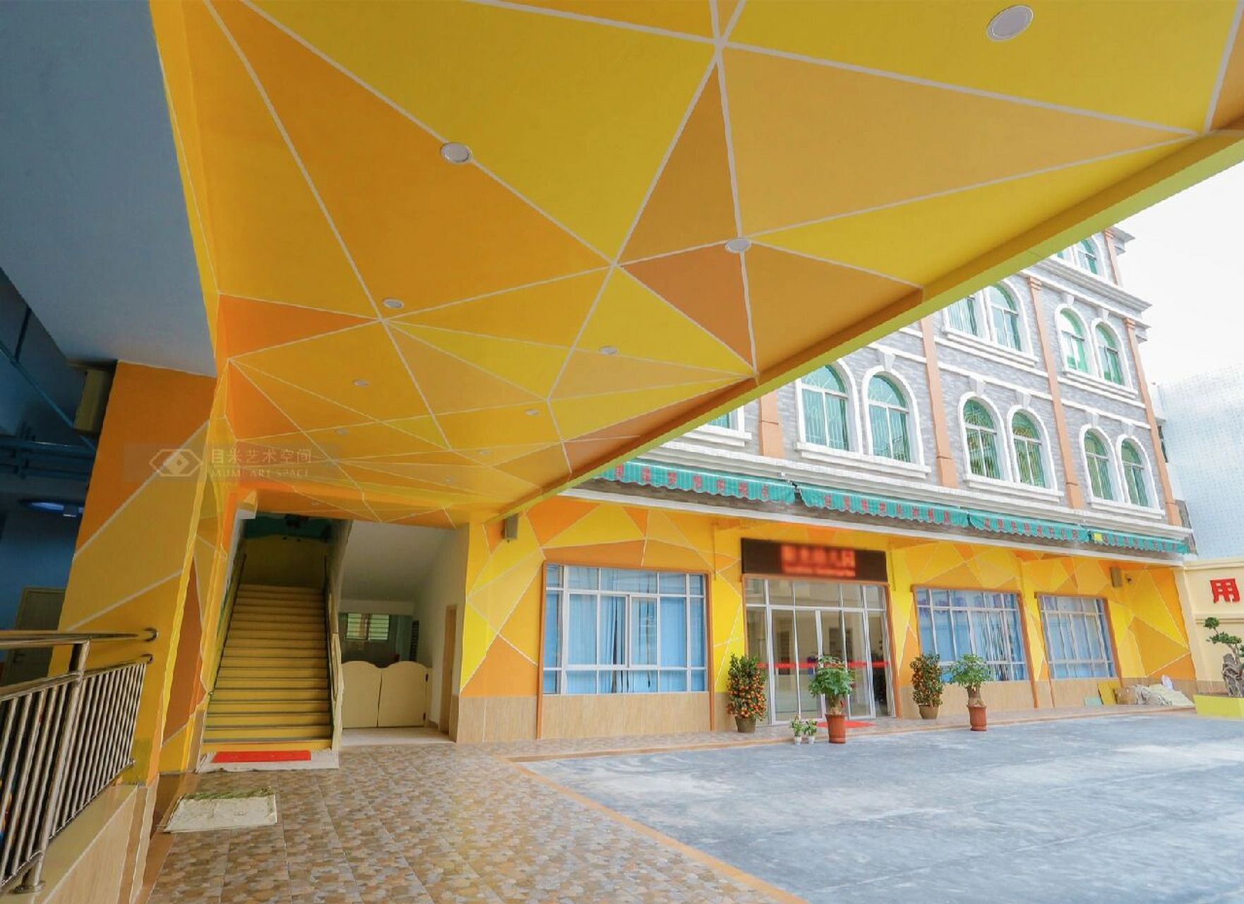 幼儿园墙绘案例|校园卡通图案楼梯墙画