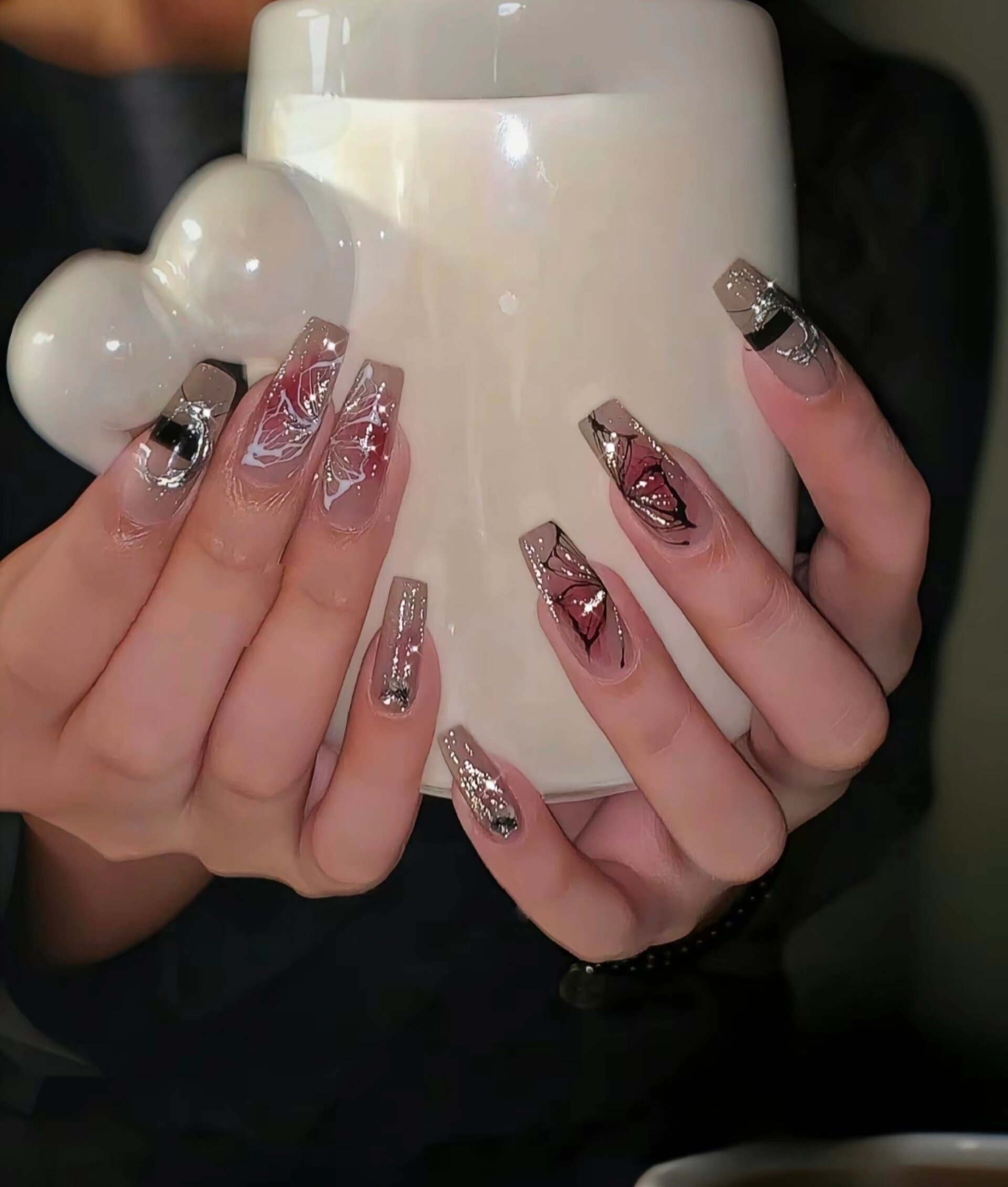 那些清冷感黑色系美甲