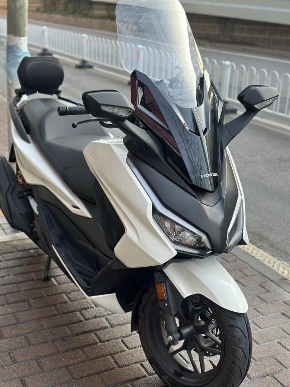 佛沙350欧林斯减震器 前后安排