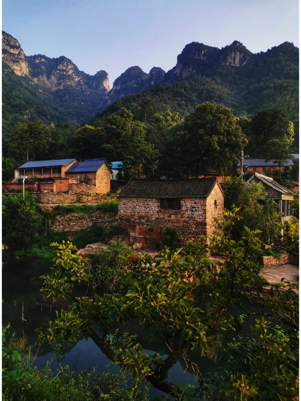 南太行长寿村上腊江 南太行深山的上腊江村,还是一个尚未开发的小山村