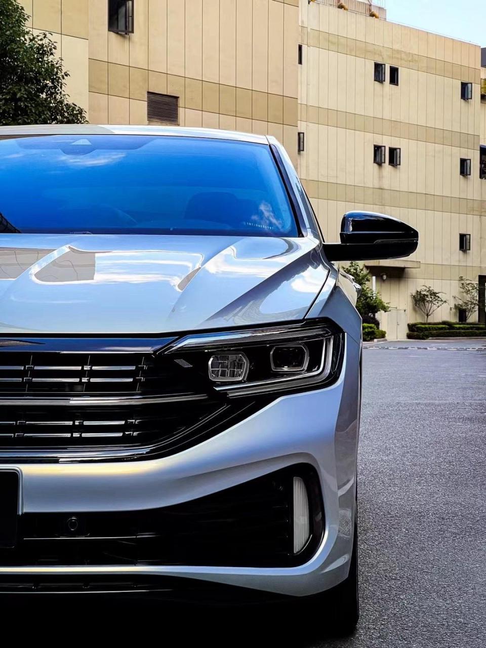 23～24款新速腾 黑武士款熏黑蜂窝中网