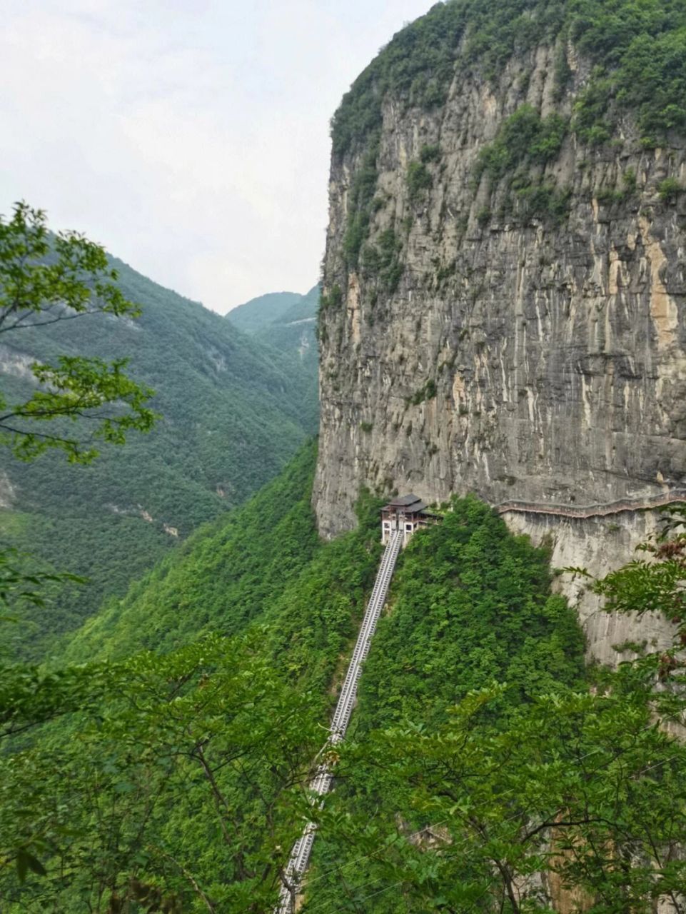 徒步圣地"天坑村"-恩施鹿院坪到底怎么玩 一:目的地恩施鹿院坪生态