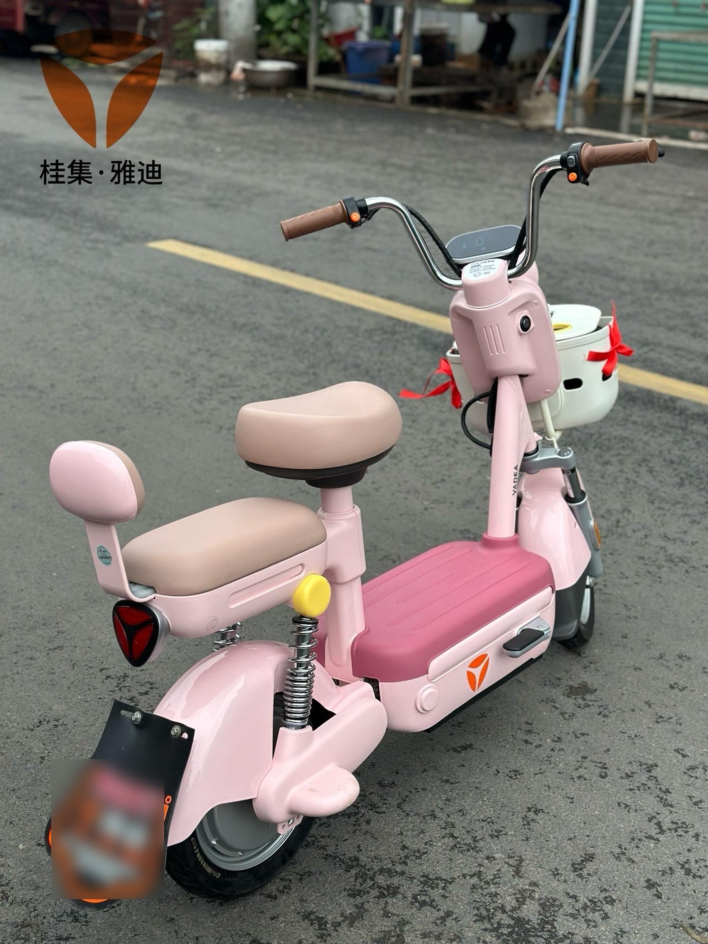 雅迪c15电动车,圆润可爱的外观设计