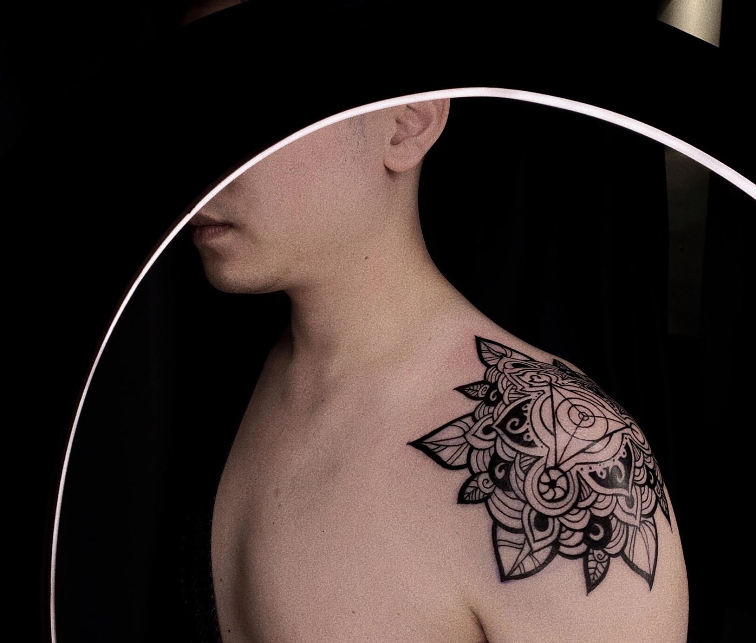 曼陀罗纹身.男生纹身.肩膀纹身. 广东省江门纹身.鹤山纹身.