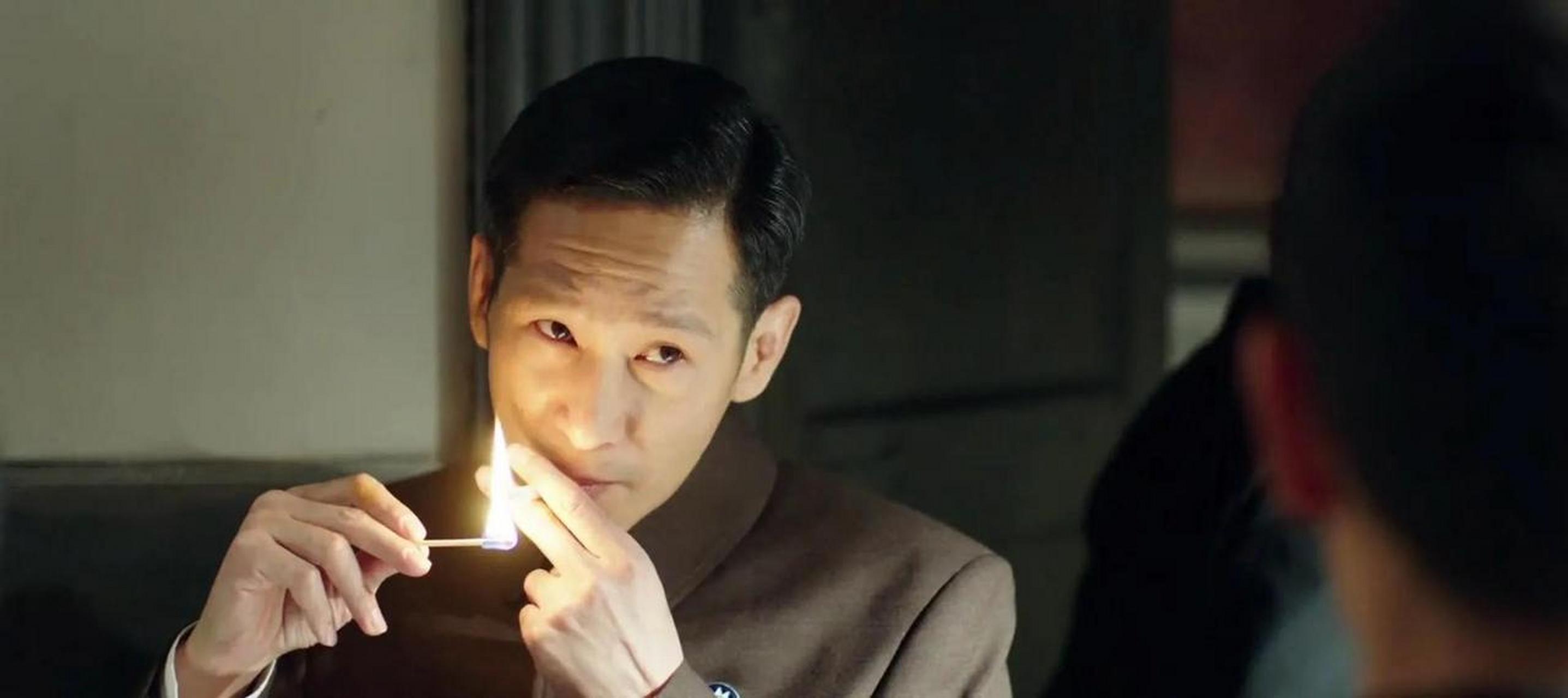 "  王劲松哭笑不得:"没有啊,那是演出来的.