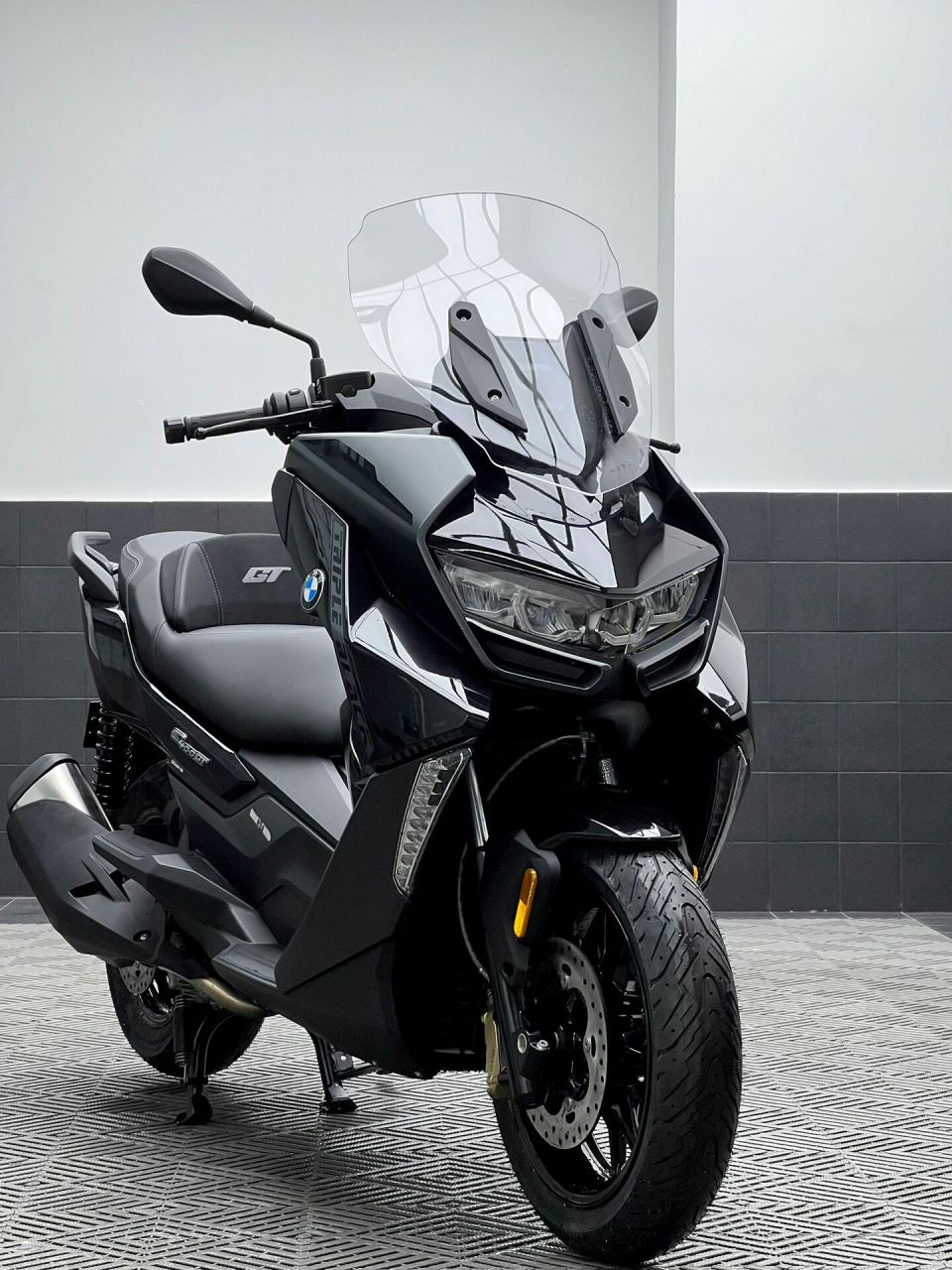 c400gt 黑武士交付 只是颜色区别,贵两千,你会买单吗?