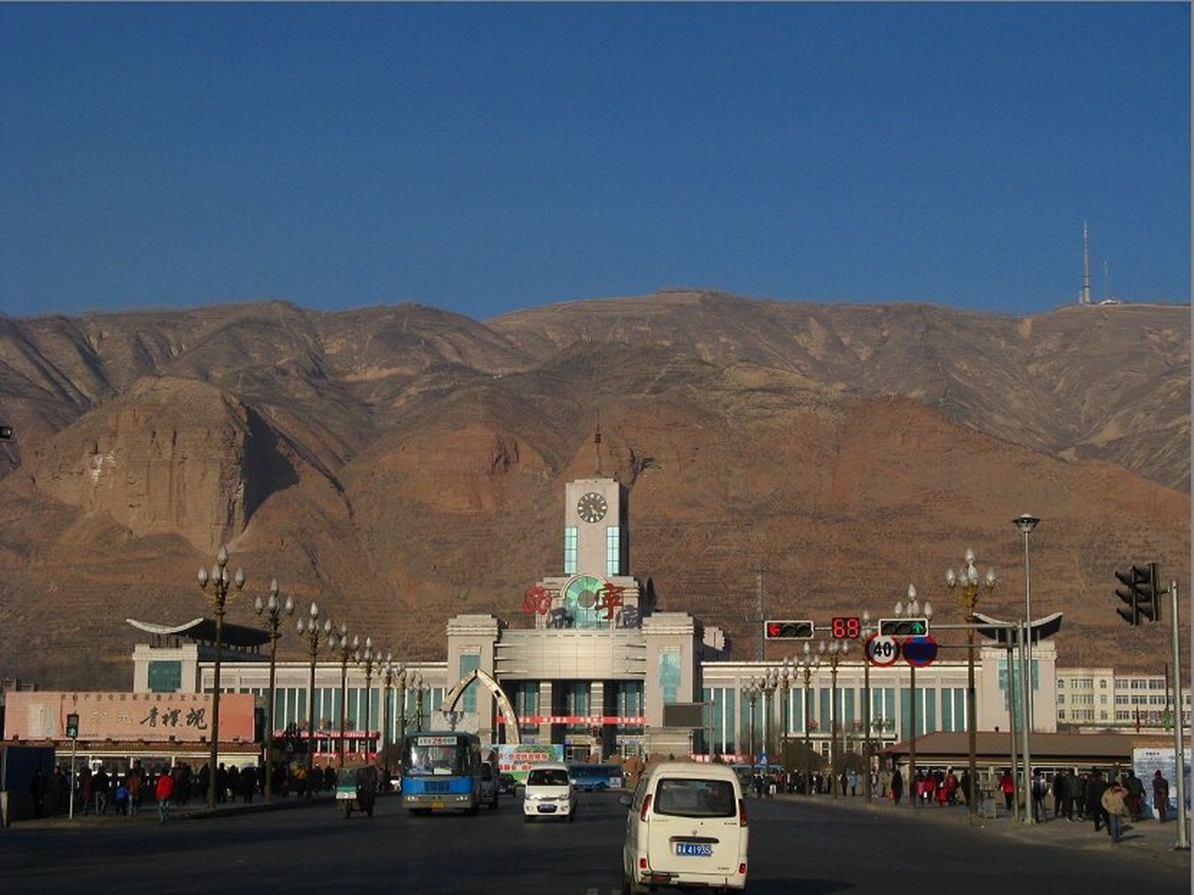 西宁火车站 拍摄于2011年2月5号,大概一个月后拆除重建,个人还是觉得