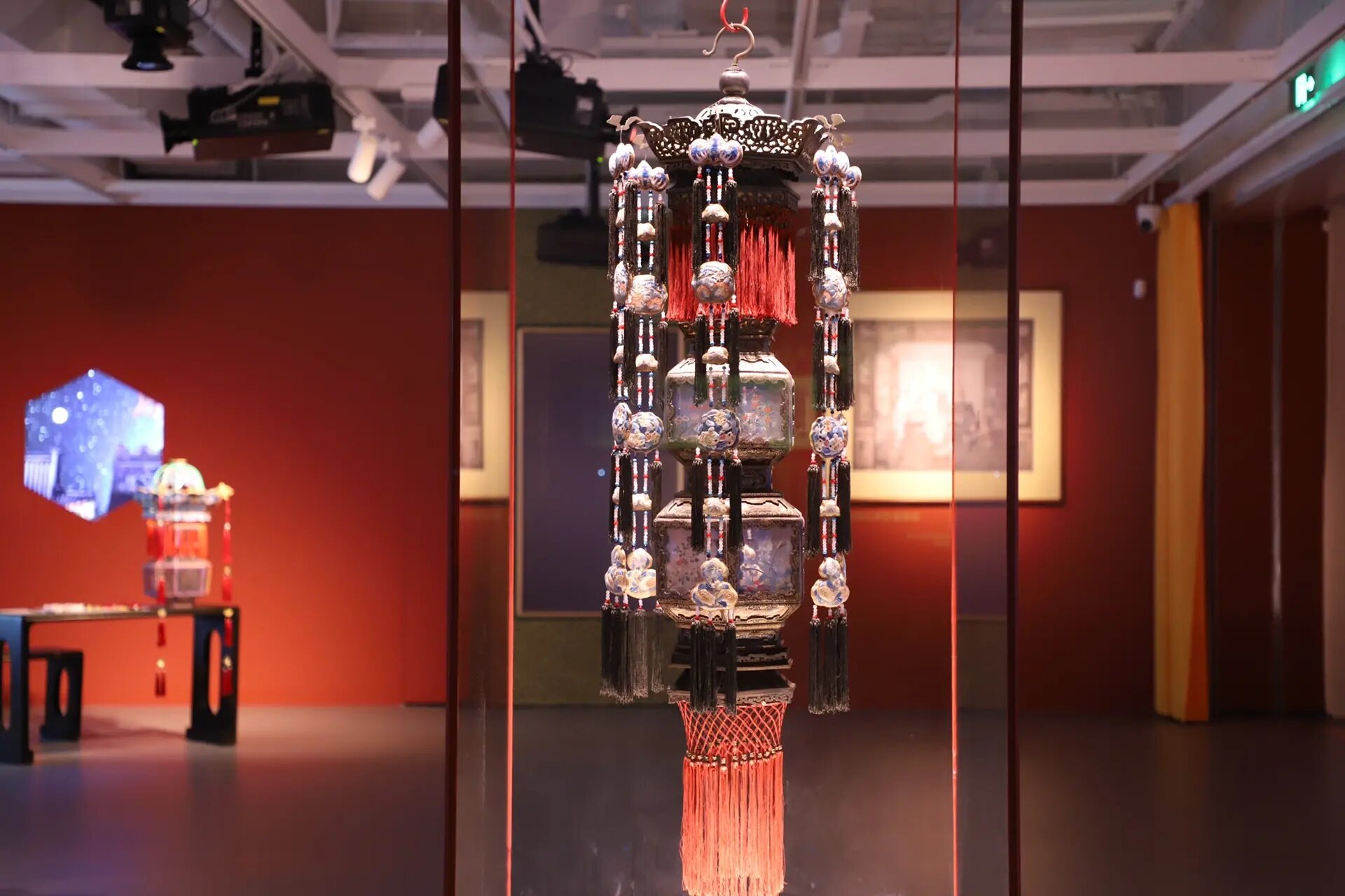 故宫宫灯-黑漆描金嵌玻璃葫芦式挂灯 张灯结彩故宫博物院藏宫廷灯具