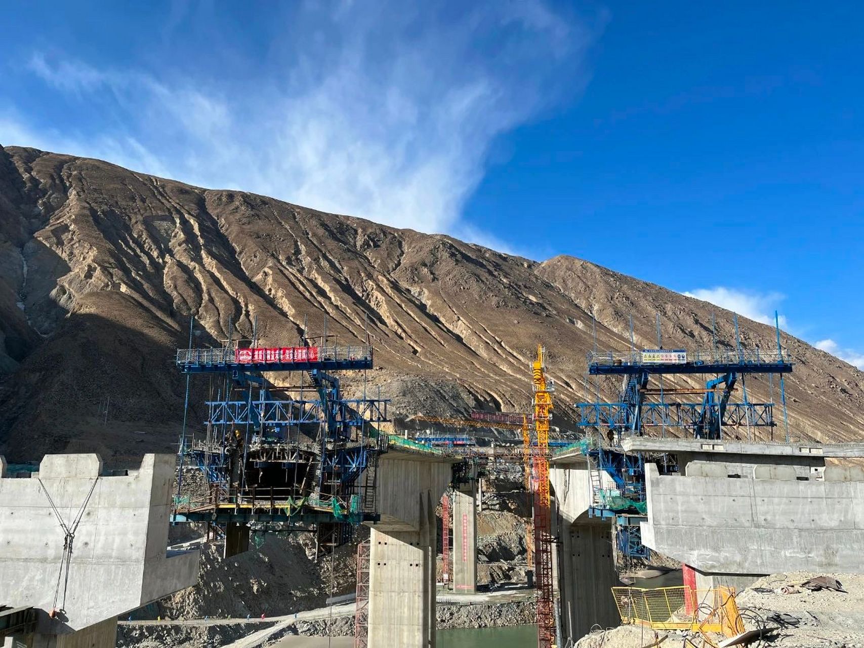 拉日高速公路中间段预计2024年3月主体工程完工2024年6月具备通车条件