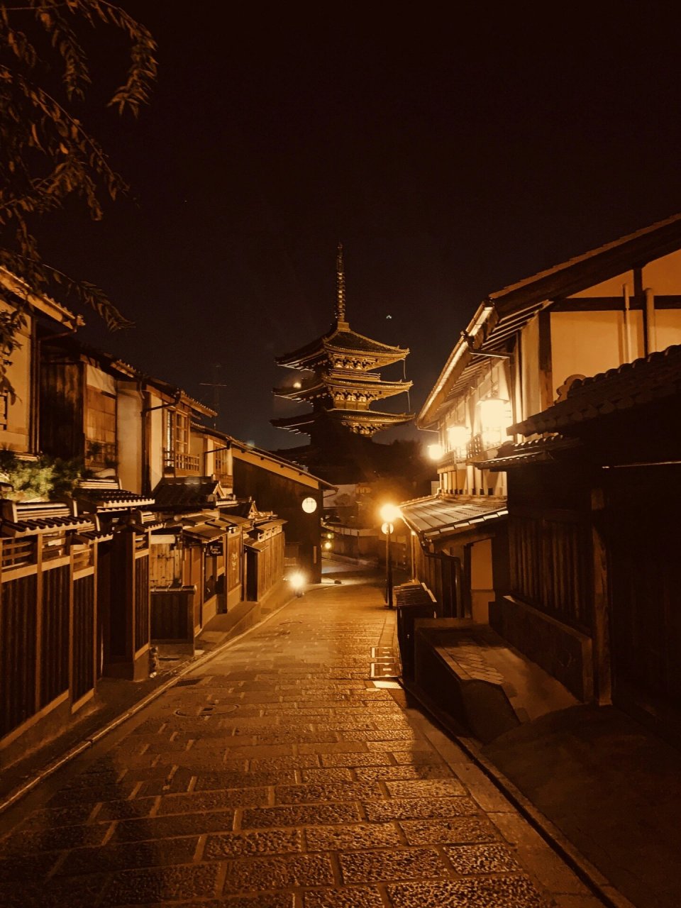 15八坂の塔 以八坂塔这座五重塔而驰名的法观寺是京都的代表性景致