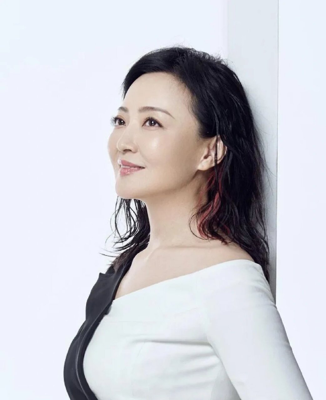 原华 原华,1972年3月4日生于黑龙江省哈尔滨市,毕业于中央戏剧学院