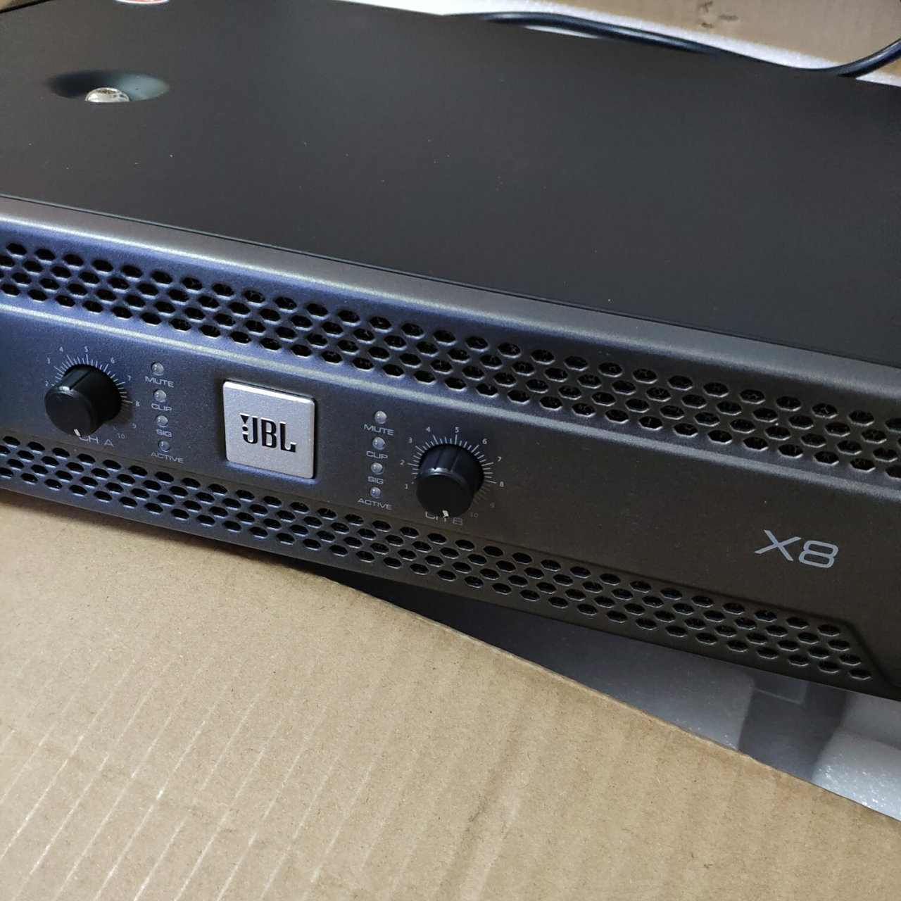 jbl x8纯后级功放介绍 jbl x8 双声道800w卡拉ok娱乐功放 优化布局尽