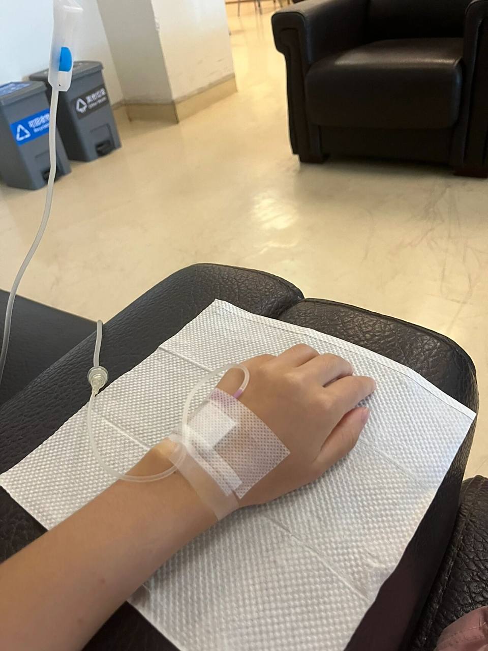 急性肠胃炎打点滴第二天 昨天体温一直持续在38.